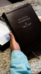 RVR, Biblia de Estudio Patrística, Leathersoft, Marrón, Interior a dos…