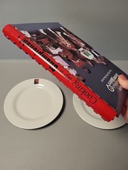 Chicago Bulls Cooking Up a Championship by Morris Press HC 1994 & 2 Plates