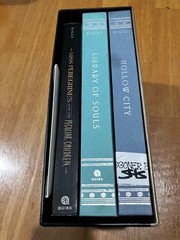 Miss Peregrine’s Peculiar Children Boxed Set by Ransom Riggs (2011), photos