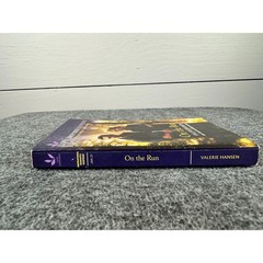 On the Run by Valerie Hansen (Paperback)