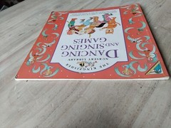 DANCING AND SINGING GAMES BOOK (PIE CORBETT & SALLY EMERSON) 22CM X 22CM
