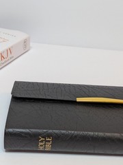 KJV Compact Checkbook Bible Black Bonded Leather Scripture Thomas Nelson NEW