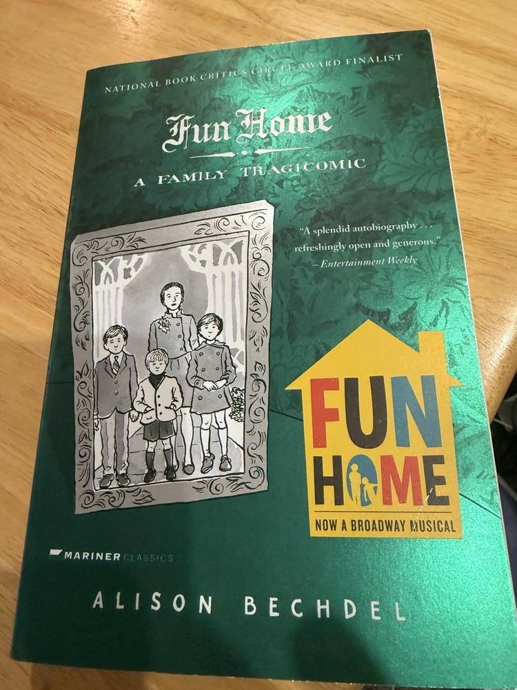 Fun Home: A Family Tragicomic by Alison Bechdel 2007 Paperback Mariner Books