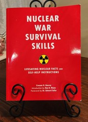 NUCLEAR WAR SURVIVAL SKILLS : Lifesaving Nuclear Facts and Self-Help Instruct