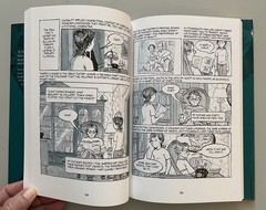 SIGNED.Fun Home: A Family Tragicomic. Alison Bechdel. Hardcover. like new!