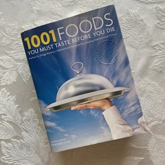 1001 Ser: 1001 Foods You Must Taste Before You Die by Universe 2008 Wallace Case