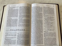 Bible NIV 1984 Thinline Burgundy Bonded Leather Sewn Binding Good Condition