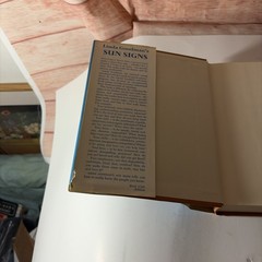 Linda Goodman’s Sun Signs Hardcover/DJ 1968 Book Club Edition Astrology