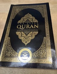 The Clear Quran: A Thematic English Translation (Paperback, 5.8″ x 8.4″)