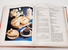 Vintage 1972 Betty Crocker’s Pie Cover Sear Holiday Edition Cookbook