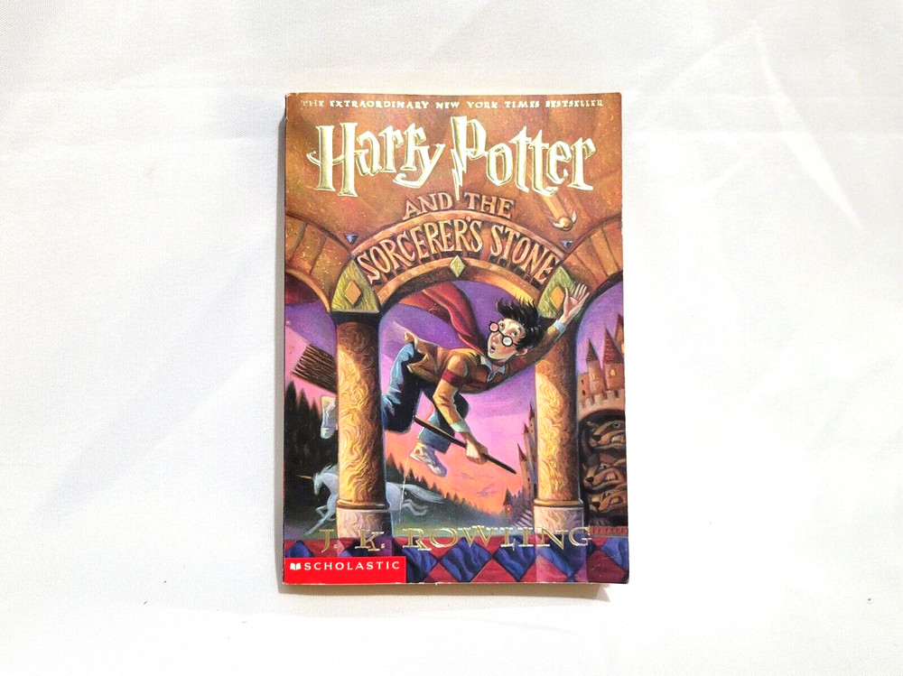 Harry Potter and the Sorcerer’s Stone by J. K. Rowling (1998, Paperback)