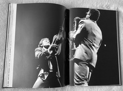“BRUCE SPRINGSTEEN – An Illustrated Biography” – Hardcover – 184 Pages! – MINT!
