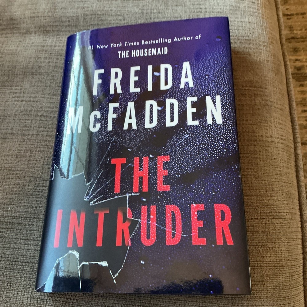 THE INTRUDER BY FREIDA McFADDEN – HARDCOVER w/ DUST JACKET – 2025
