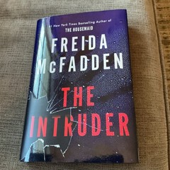 THE INTRUDER BY FREIDA McFADDEN – HARDCOVER w/ DUST JACKET – 2025