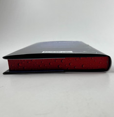 Freida McFadden „The Intruder” Hard Cover (A #1 New York Bestselling Author)