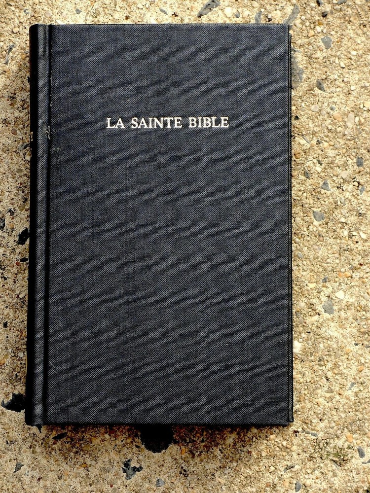 French Bible, La Sainte Bible – Segond 1910 Black Hardcover, Handheld Red Letter