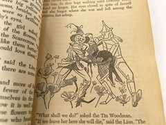 Wizard of Oz Paperback Book 1968, Printed in the USA, 156 pages 7.75×5″