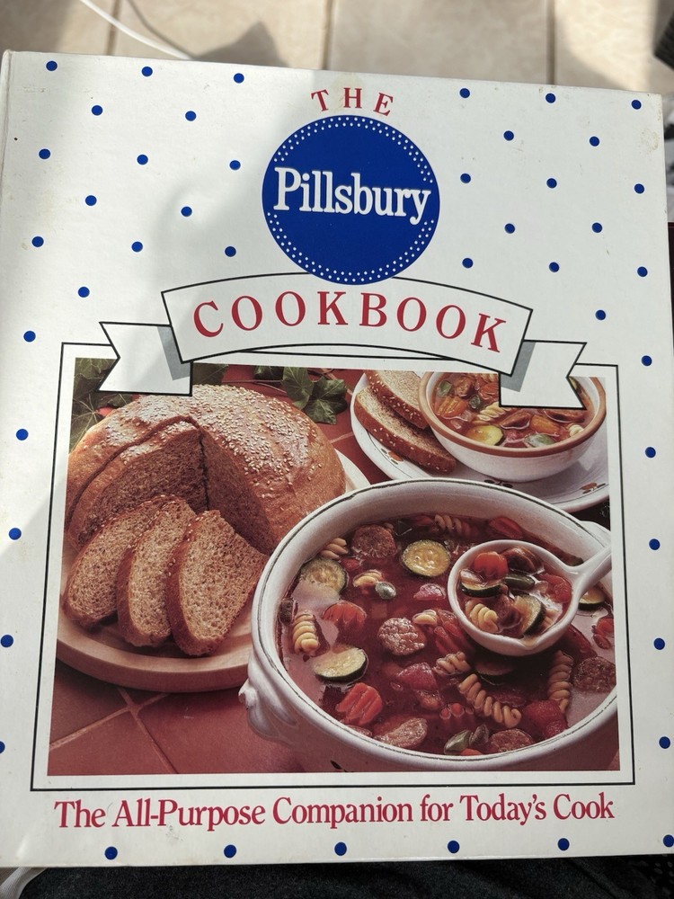 Vintage 1989 The Pillsbury Cookbook 5 Ring Hardcover Binder 448 Pages