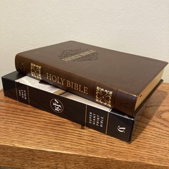 KJV Super Giant Print Bible – 17pt font ~ Faux Leather ~ Red Letter ~ Indexed