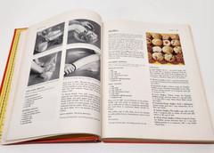 Vintage 1972 Betty Crocker’s Pie Cover Sear Holiday Edition Cookbook