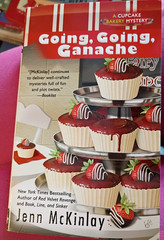 Going, Going, Ganache; Cupcake Bakery Mystery #5, paperback, Jenn McKinlay 2013