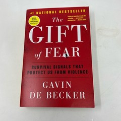 Back Bay Books The Gift of Fear, Red Trade Paperback by de Becker