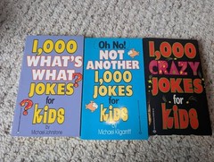 Box Set of 1,000 Jokes for Kids books Michael Johnstone (c. 1989, PB)
