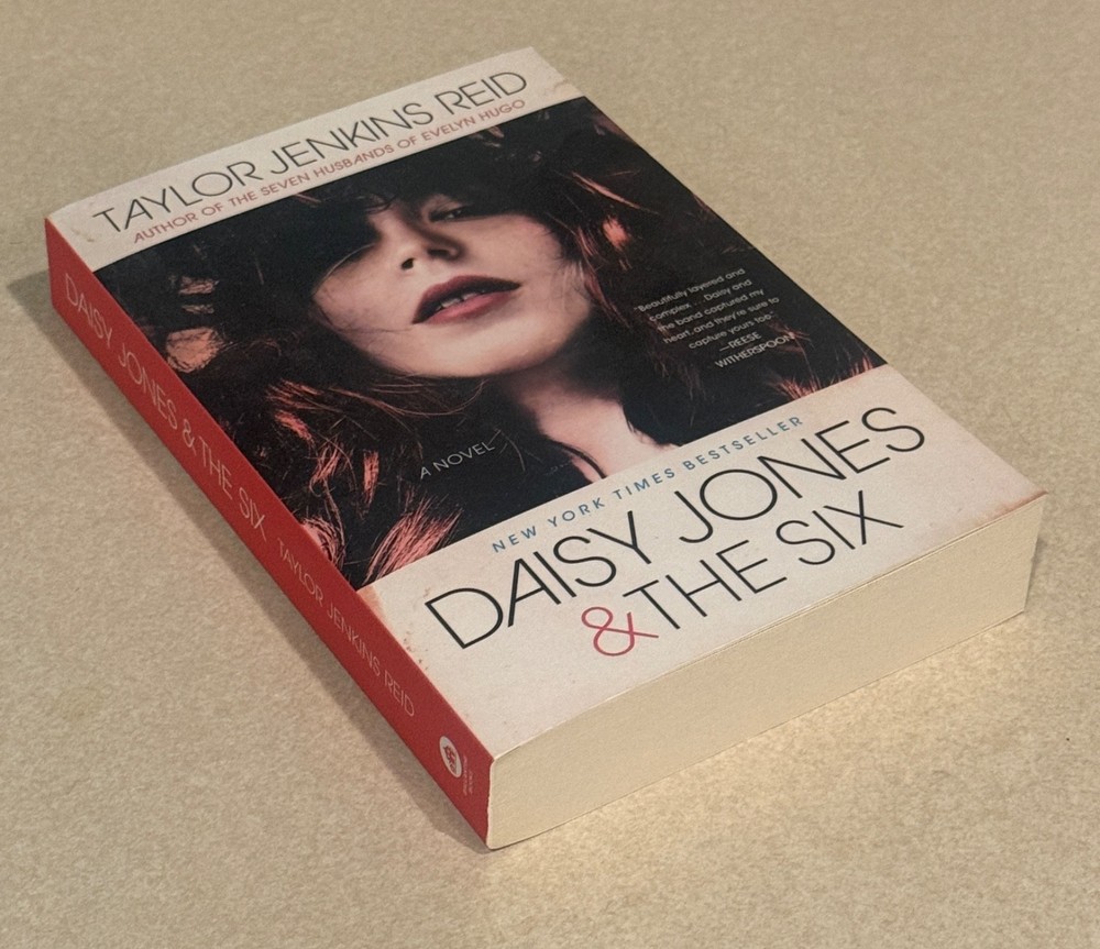 Daisy Jones and the Six by Taylor Jenkins Reid Paperback Like New