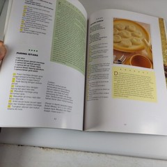 Kuih-Muih Utara by Zakiah Hanum, Malay Language Illustrated Cookbook 1992 PB