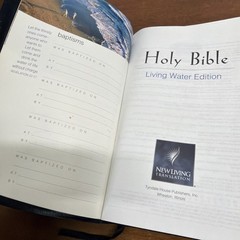 1996 Tyndale House Publishing Holy Bible The Living Water New Living Translation