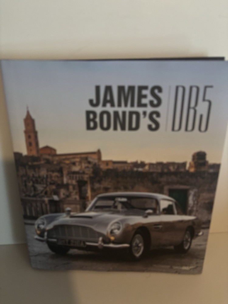 James Bond’s DB5 Aston Martin Simon Hugo & Will Lawrence 2020 Hardcover Book DJ