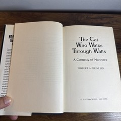 The Cat Who Walks Through Walls – Robert A. Heinlein 1985 1st Edition HC/DJ