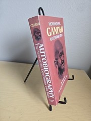 Autobiography : The Story of My Experiments with Truth by Mohandas K. Gandhi