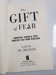 Gift of Fear : Survival Signals That Protect Us from Violence by Gavin de Becker