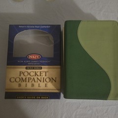 Thomas Nelson NKJV Pocket Companion Bible Green LeatherSoft Faux Leather Bound