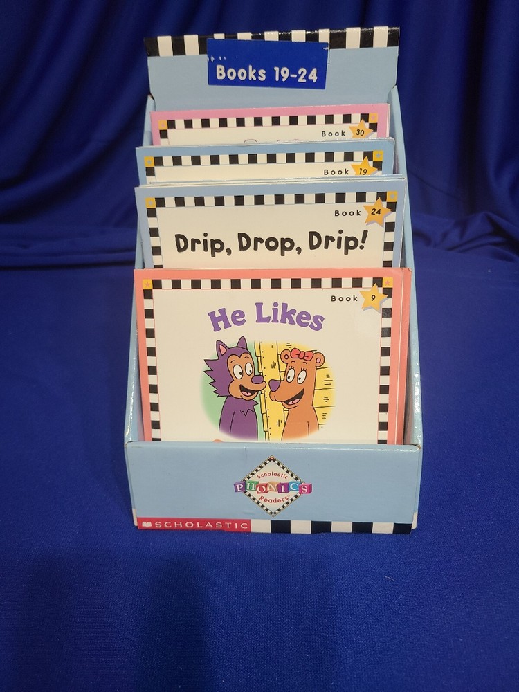 Lot of 15 PHONICS READERS + Storage Container / Scholastic Grades K-1, LN