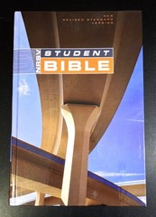 ZONDERVAN STUDENT BIBLE – New Revised Standard Version (As New)