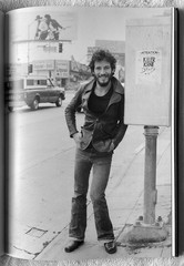 “BRUCE SPRINGSTEEN – An Illustrated Biography” – Hardcover – 184 Pages! – MINT!