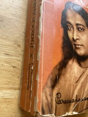 Autobiography of A Yogi by Paramahansa Yogananda Rare VTG 1972 Paperback Book