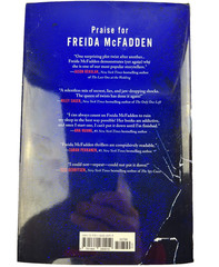 Freida McFadden „The Intruder” Hard Cover (A #1 New York Bestselling Author)