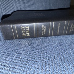 Holy Bible KJV Giant Print, Red Letter, Concordance-2000 Premium Leather-Look