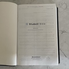 Student Bible NIV Zondervan Black Hardcover 2002 No Writing or Underlining VG
