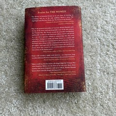 The Women : A Novel by Kristin Hannah, Hardcover