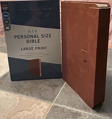 MAGNETIC CLOSURE NIV LARGE PRINT(11.5pt) Personal Size Bible Brown Leathersoft