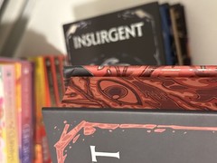 SIGNED Fairyloot Divergent Series – Veronica Roth