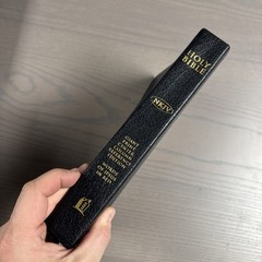 Holy Bible NKJV Giant Print Center Column Nelson 994 Black Leather Indexed