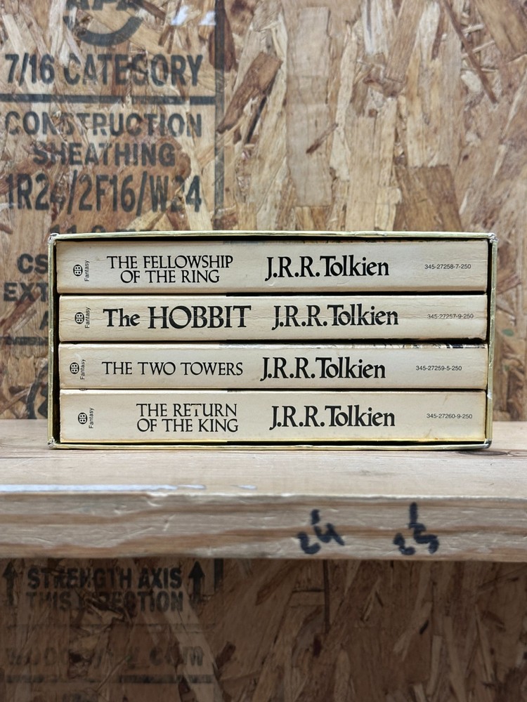Vintage Gold Foil Boxed Set 4 book J.R.R. Tolkien Hobbit Lord Of The Rings 1-3