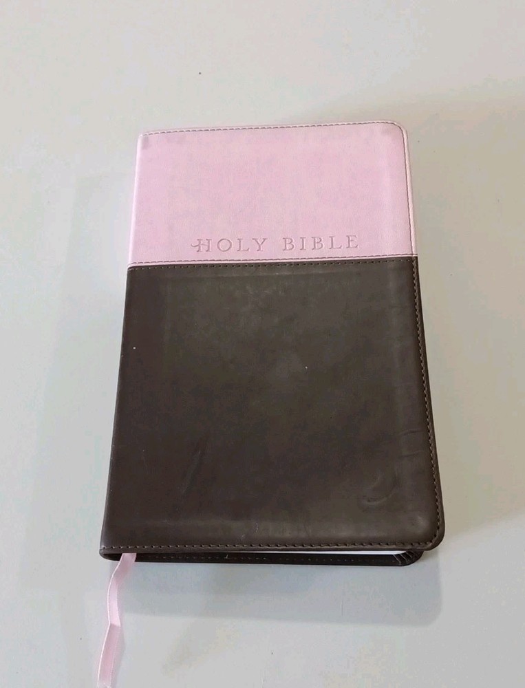 Rare „Holy Bible Gift & Award Edition” New Living Translation Softcover Pink