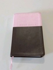 Rare „Holy Bible Gift & Award Edition” New Living Translation Softcover Pink