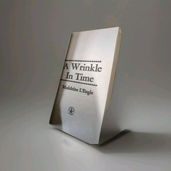 Stranger Things Vintage 1976 A Wrinkle in Time-PAPERBACK-Madeleine L’Engle